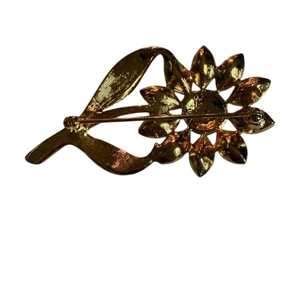 Vintage Avon Gold Tone Rhinestone Flower Brooch Pin - Picture 2 of 5
